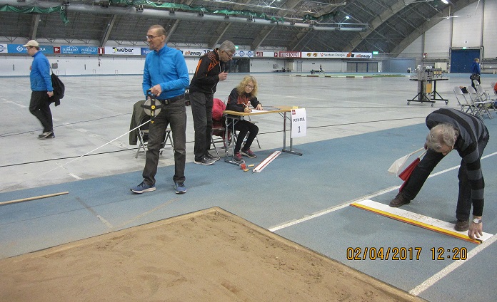 pituushyppy ahalli toimitsijat